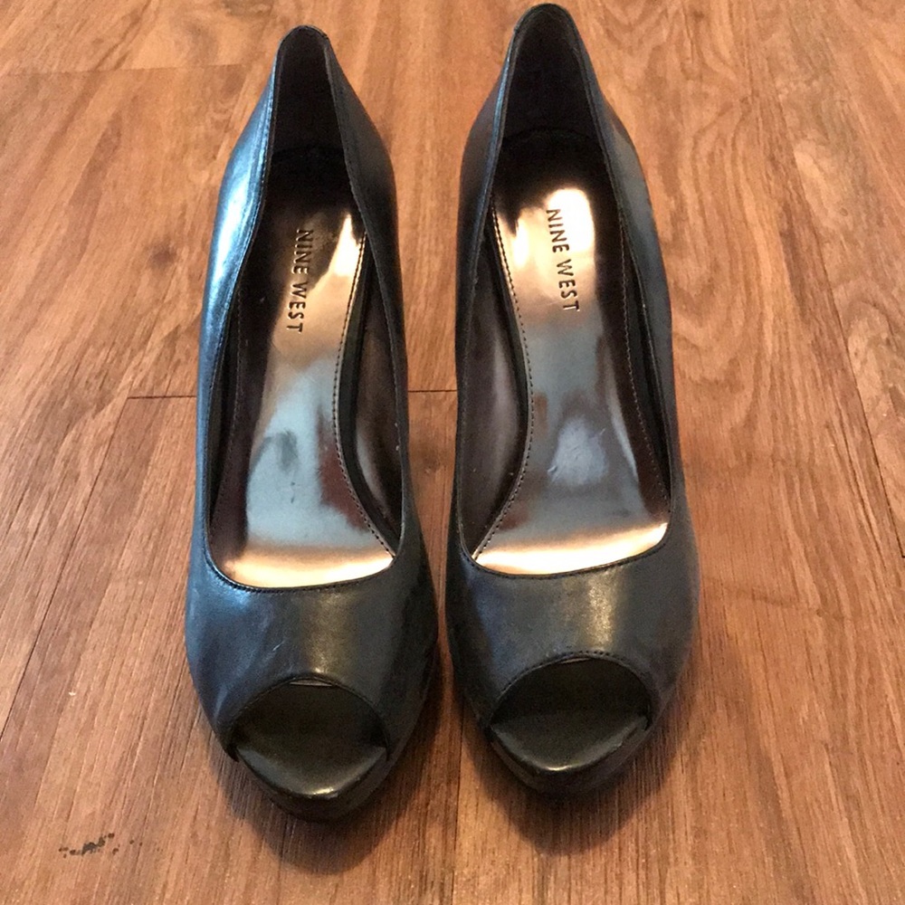 Peep-toe heels